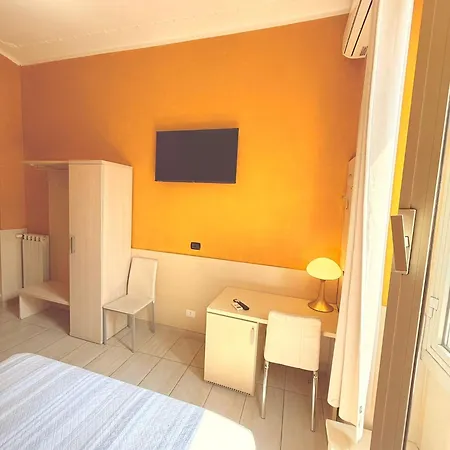 Hola Guest house Rome