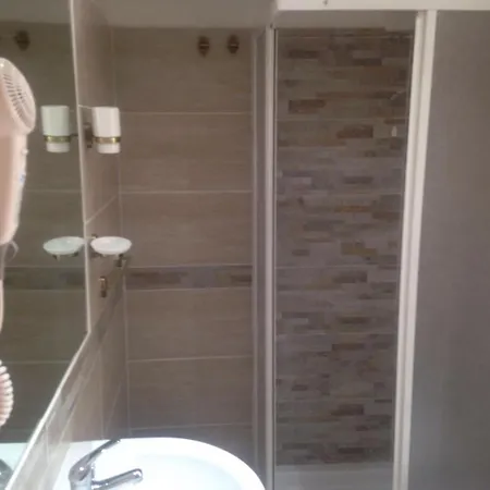 Hola Guest house 3*
